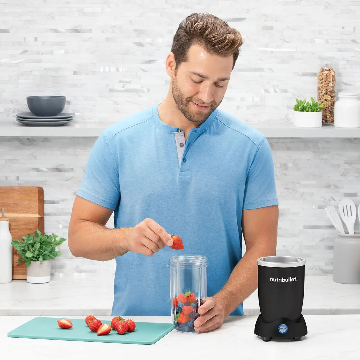 1200W Personal Blender – Features a pulse function and automatic shut-off, extracts nutrients, and is perfect for making smoothies, milkshakes, and salsa – Includes 32oz and 24oz travel cups